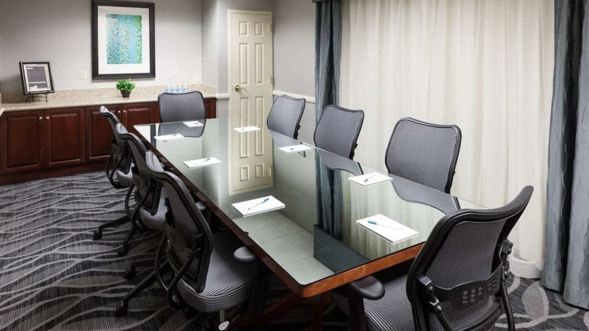 Professional meeting room at Homewood Suites By Hilton Newark-Cranford.