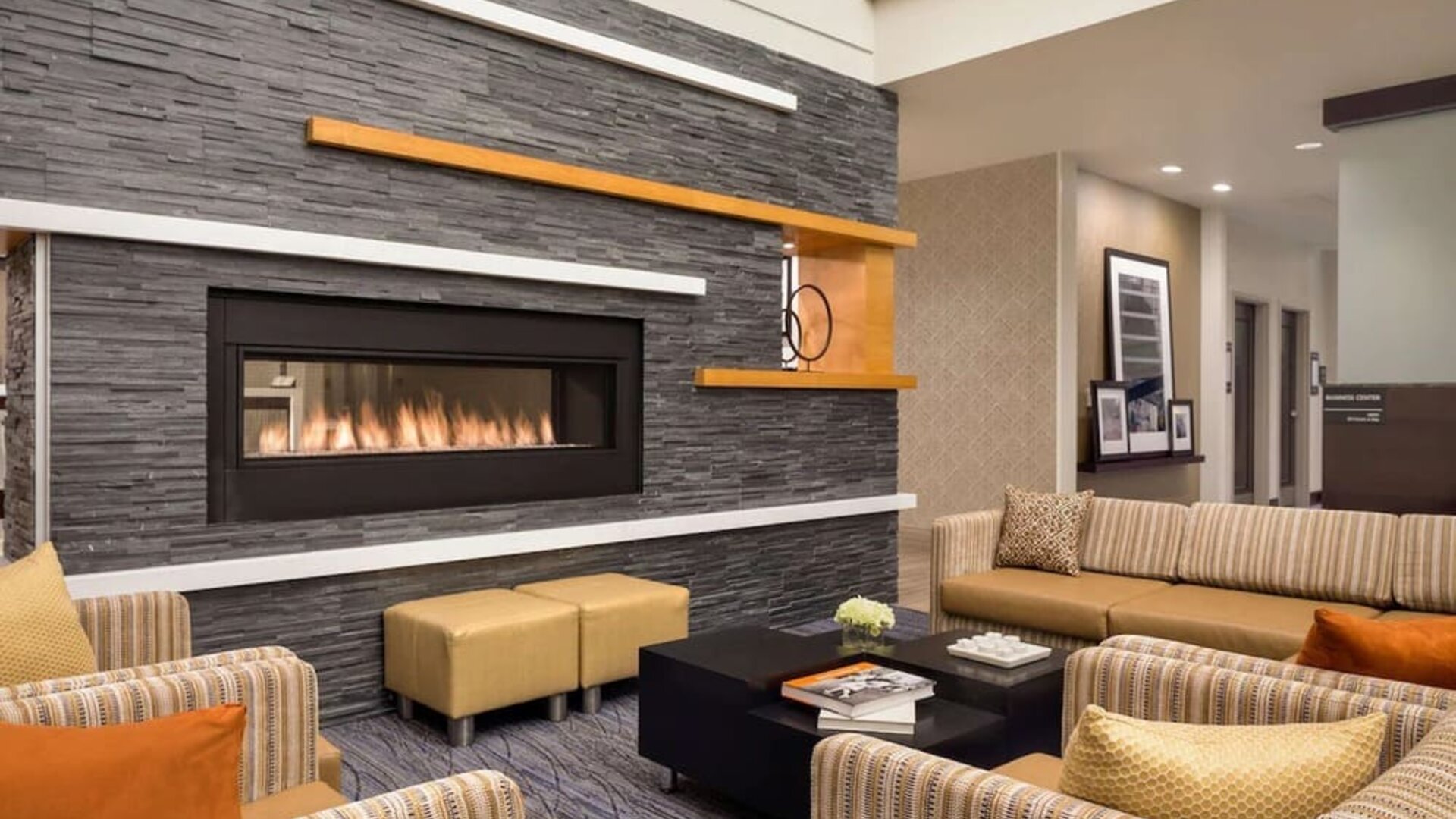 Lobby lounge with fireplace at Hampton Inn & Suites Rosemont Chicago O'Hare..