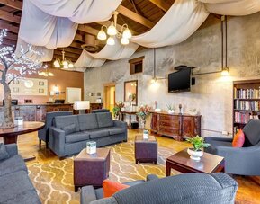 Lobby and coworking space at Comfort Inn Pomona Near Fairplex.
