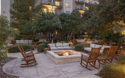Courtyard and firepit at Hilton San Antonio Hill Country.