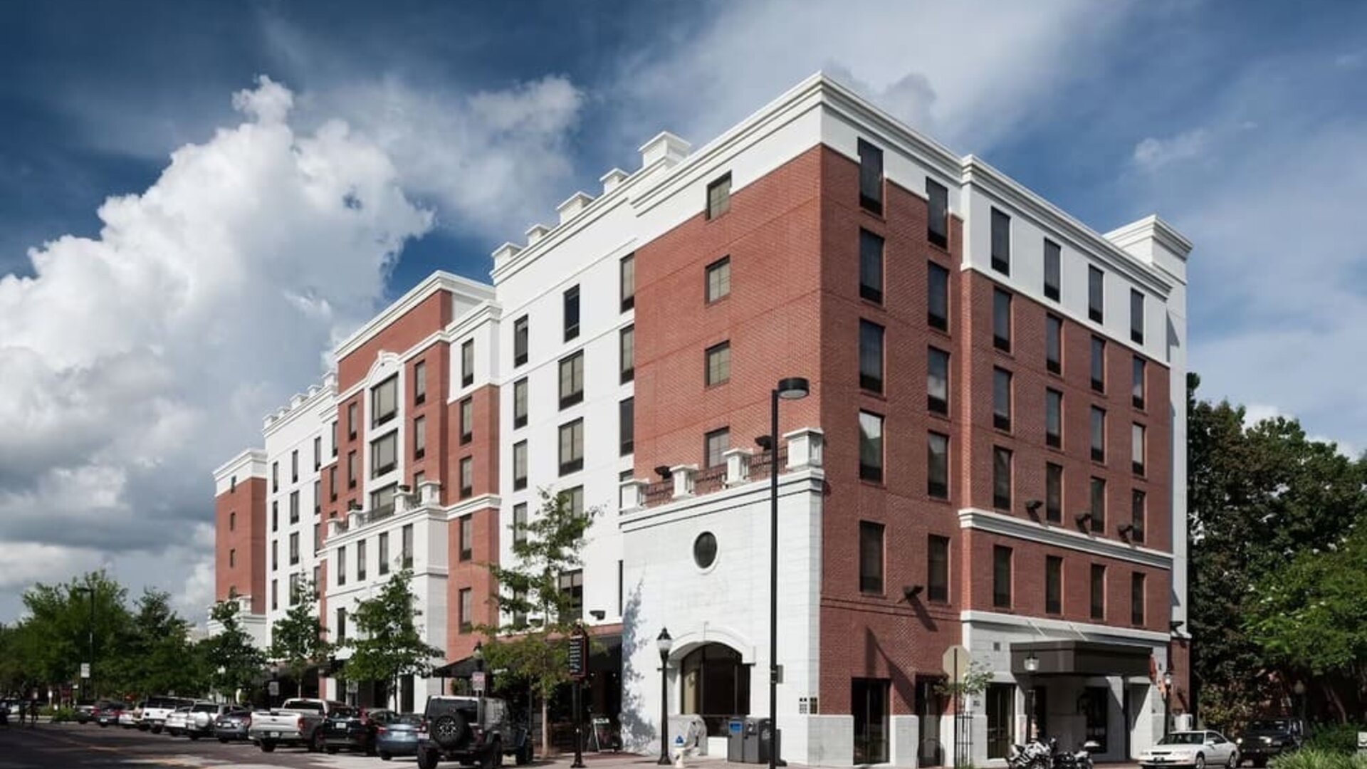 Exterior view of Hampton Inn & Suites Gainesville-Downtown.