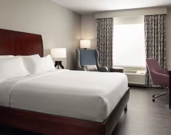 Day use room with work desk at Hilton Garden Inn Shreveport Bossier City.