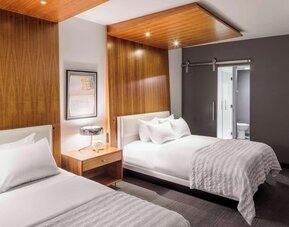 Dat use twin room with private bathroom at Spa and massage available at Le Méridien Columbus, The Joseph..