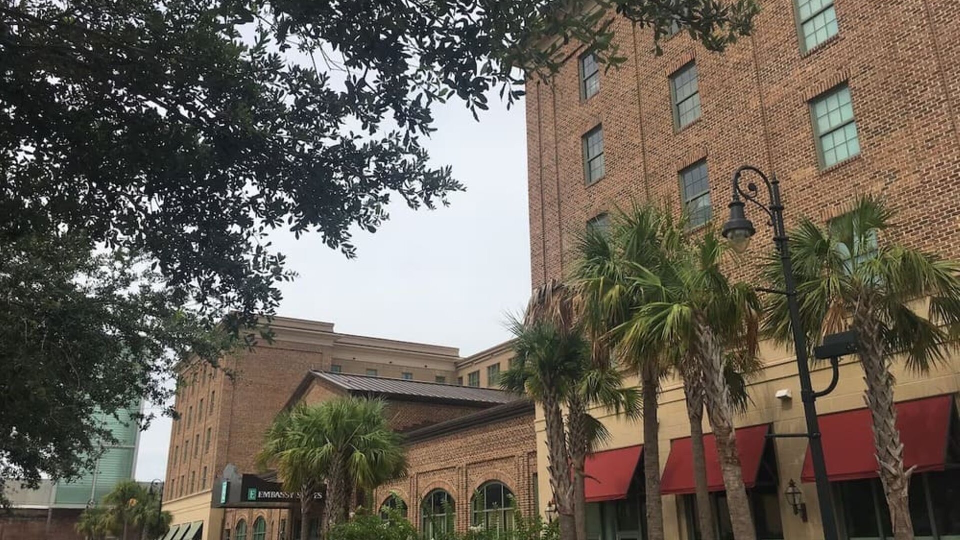 Exterior view of Embassy Suites By Hilton Savannah.