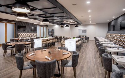 On-site restaurant at DoubleTree By Hilton Washington DC North/Gaithersburg.