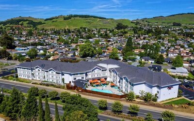 Aerial view of Hampton Inn Vallejo.
