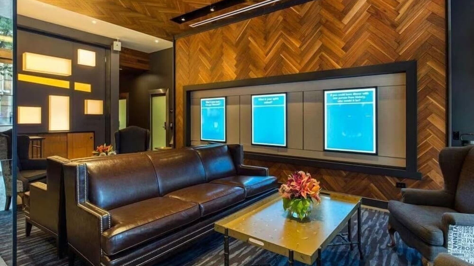 Lobby lounge area at The Chicago Hotel Collection - Magnificent Mile.