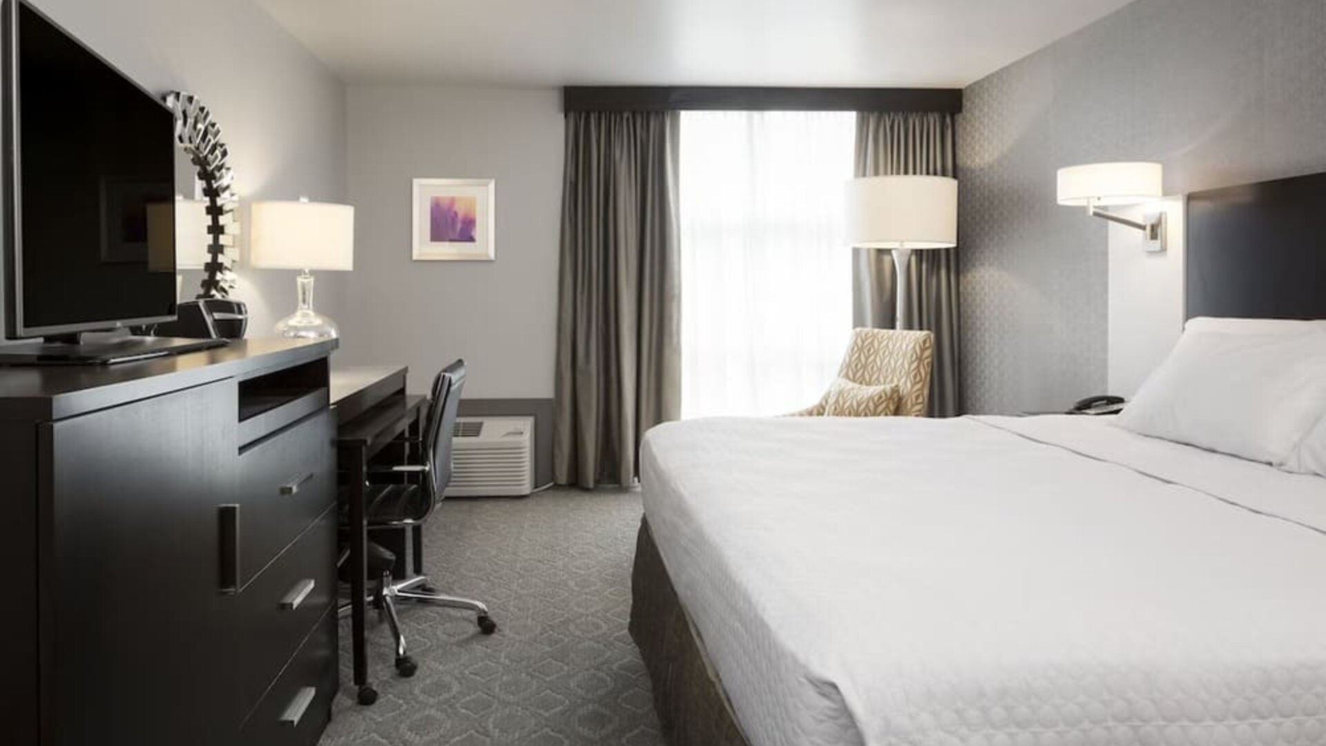 Day use room at Crowne Plaza Chicago SW.