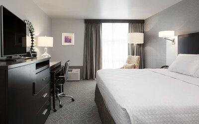 Day use room at Crowne Plaza Chicago SW.