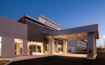 Hotel exterior and parking at Crowne Plaza Chicago SW.