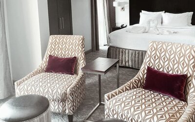 Day room with lounge area at Crowne Plaza Chicago SW.