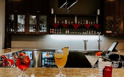 Bar at Crowne Plaza Chicago SW.