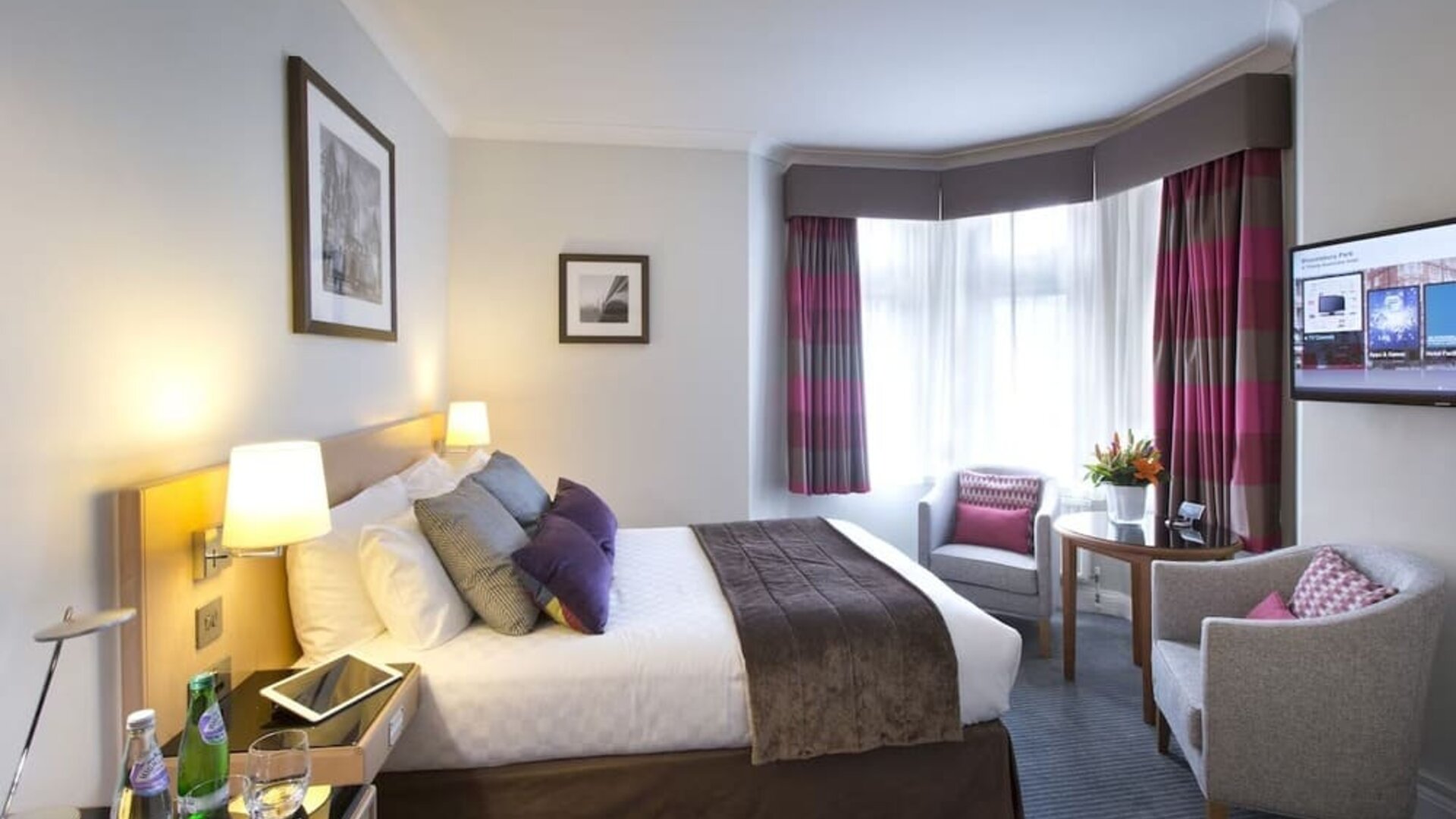 King room at Thistle Bloomsbury Park.