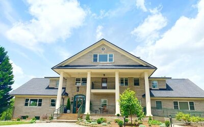 Exterior view of SKYLARANNA Resort & Spa.