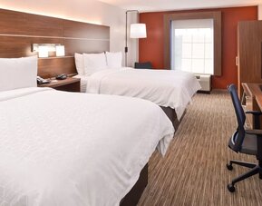 Day use twin room with work desk and private bathroom at Holiday Inn Express Towson Baltimore North.