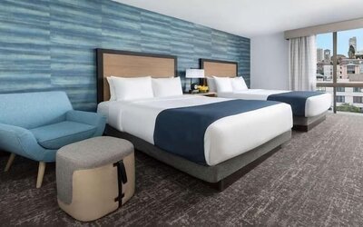 Bright and spacious day use twin room at Hotel Caza.