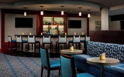 On-site bar with lounge area at Courtyard Boston Cambridge.