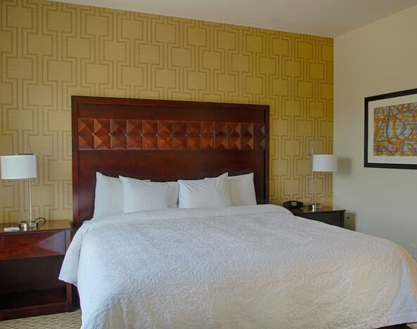 King bed at Hampton Inn & Suites Trophy Club - Fort Worth North, TX.