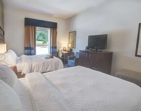 Day use twin room with work desk at Hampton Inn & Suites Trophy Club - Fort Worth North, TX.