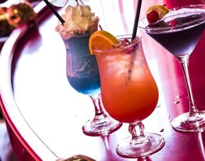 Cocktails and bar at Paradise Stream Resort.