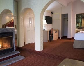 Romantic king room at Paradise Stream Resort.