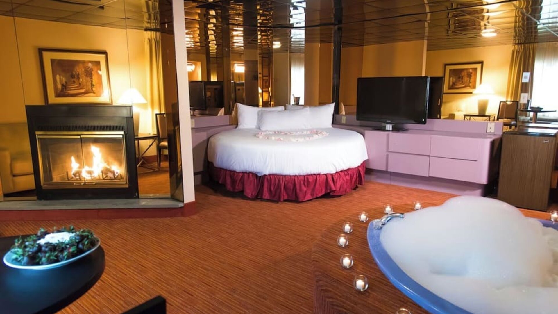 Romantic king room at Paradise Stream Resort.