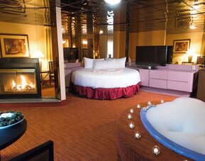 Romantic king room at Paradise Stream Resort.