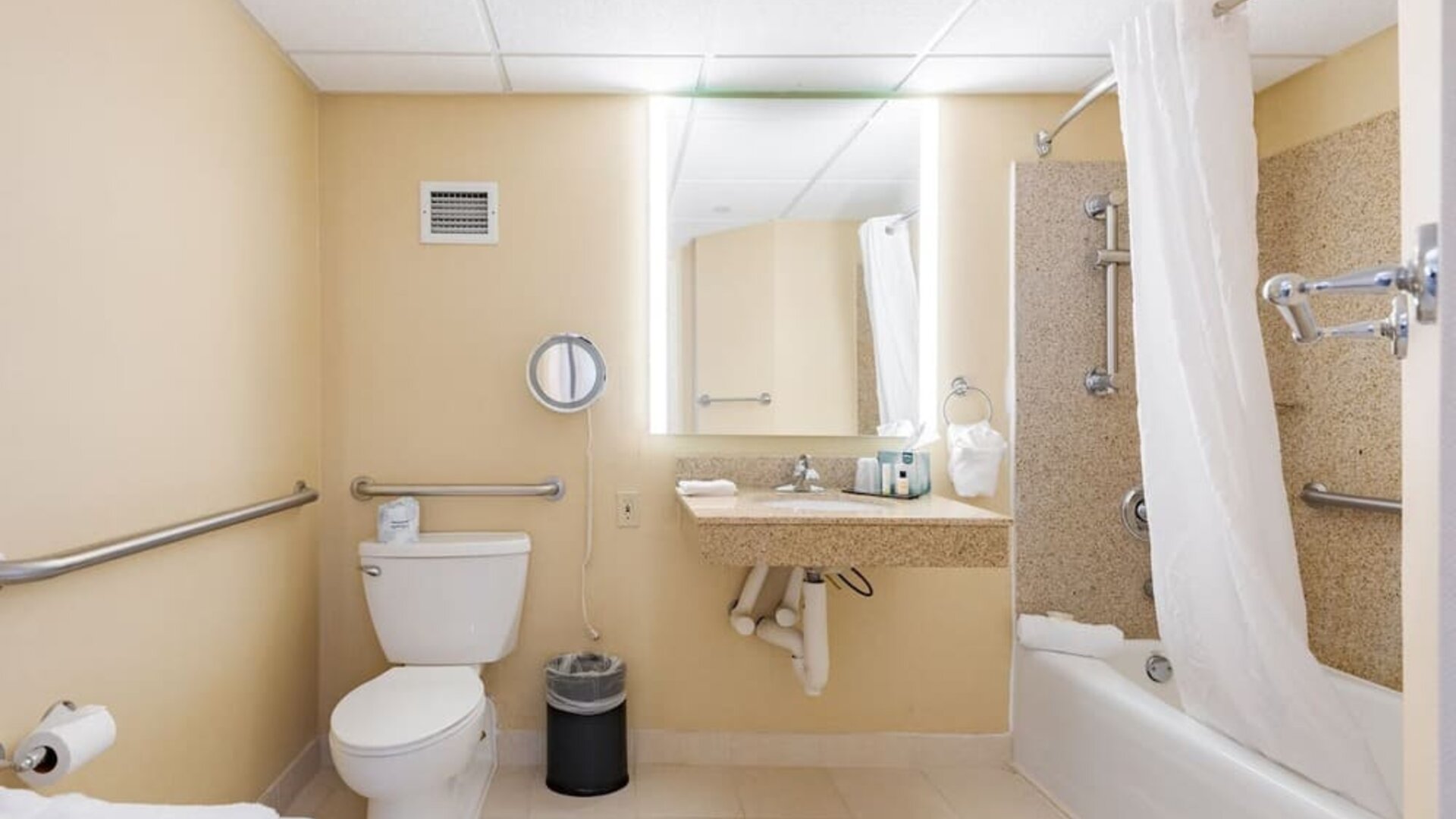 Private guest bathroom with combined shower and tub at Wyndham Omaha.