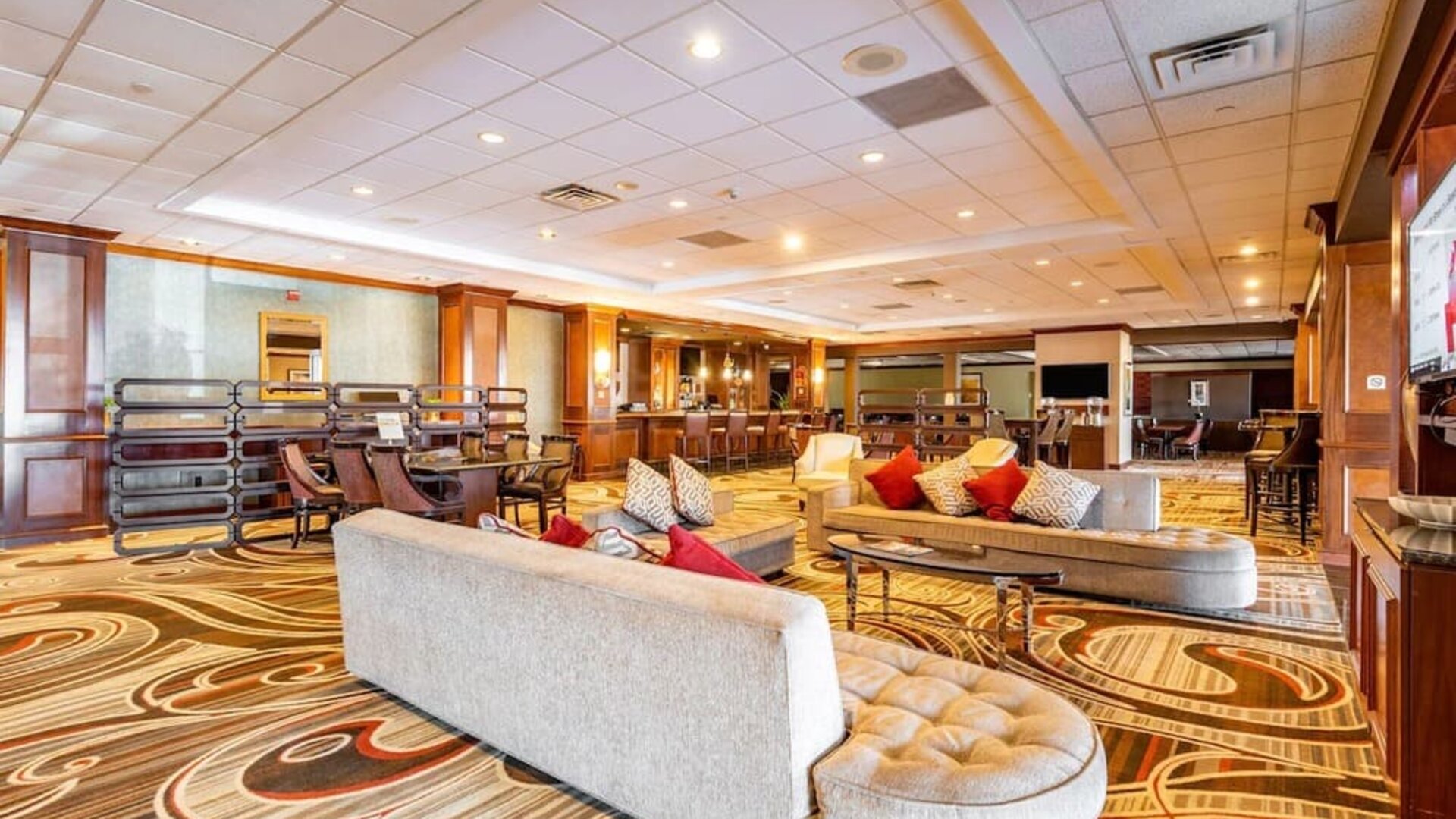 Lobby lounge area at Wyndham Omaha.