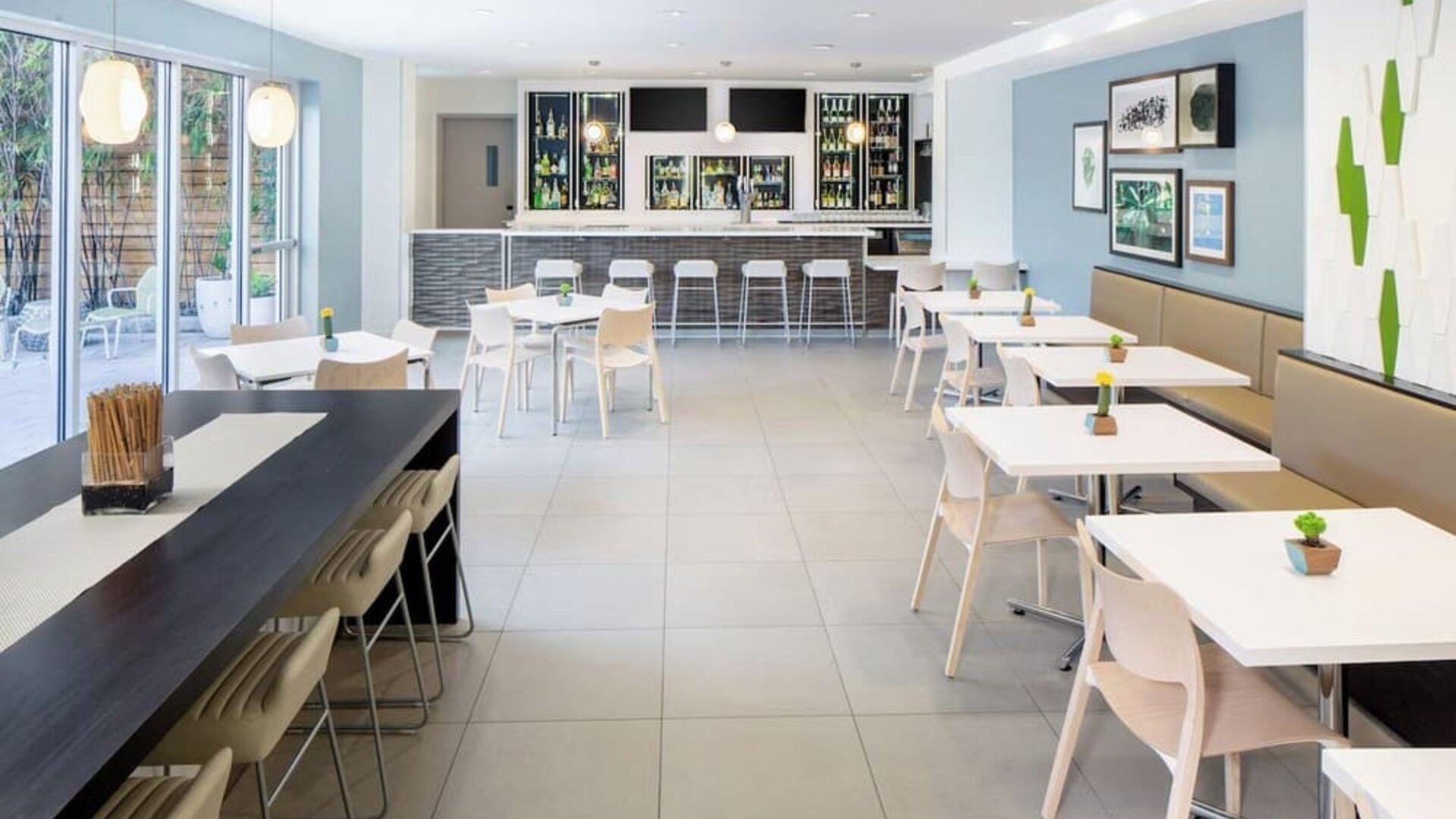 Dining area an on-site bar at Element Miami International Airport.