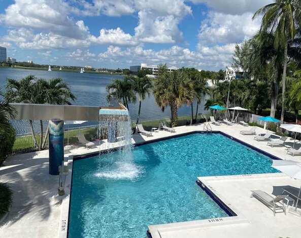 Refreshing outdoor pool with an amazing view of the lake at Pullman Miami Airport.