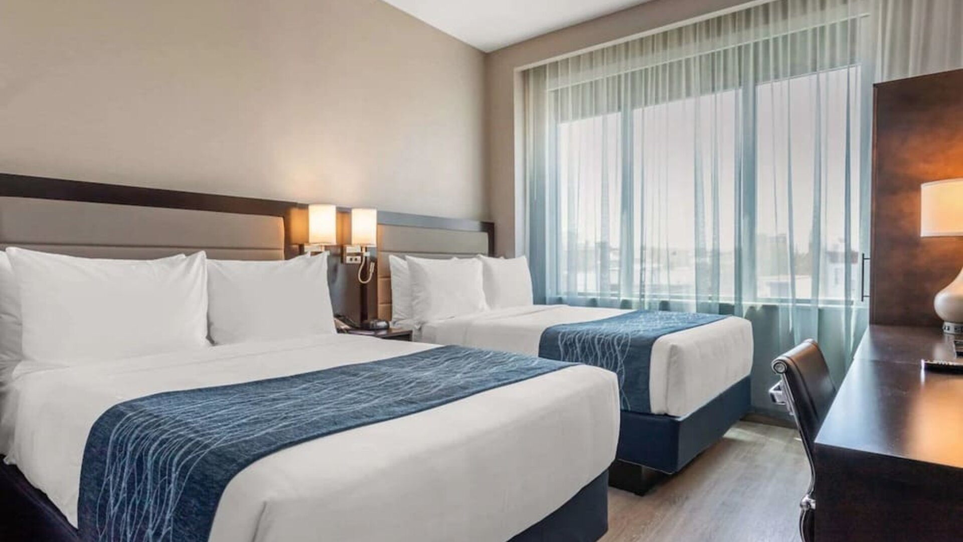 Day use twin room with large windows, work desk and private bathroom at Comfort Inn Prospect Park-Brooklyn.