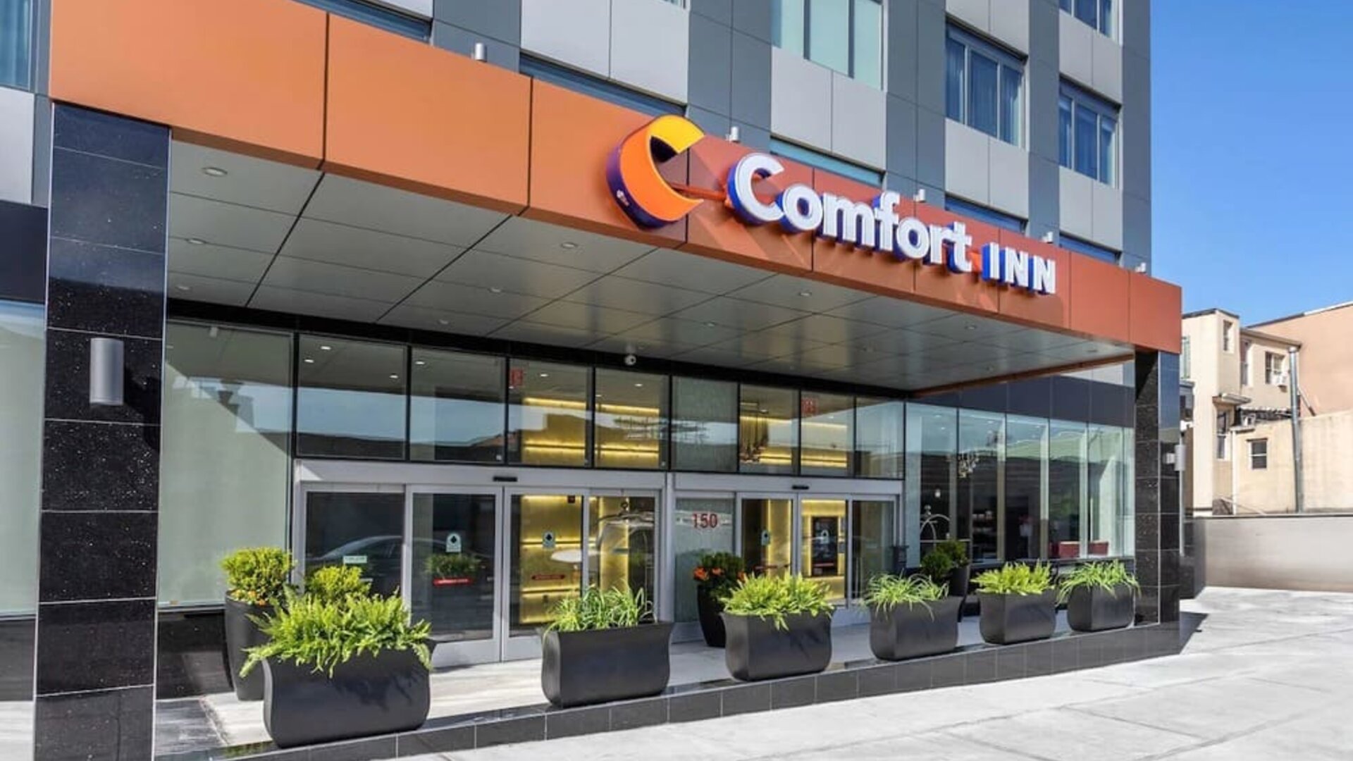 Exterior view of Comfort Inn Prospect Park-Brooklyn.