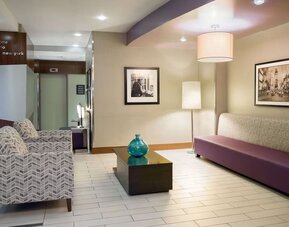 Lounge seating at Hampton Inn Manhattan - Madison Square Garden.