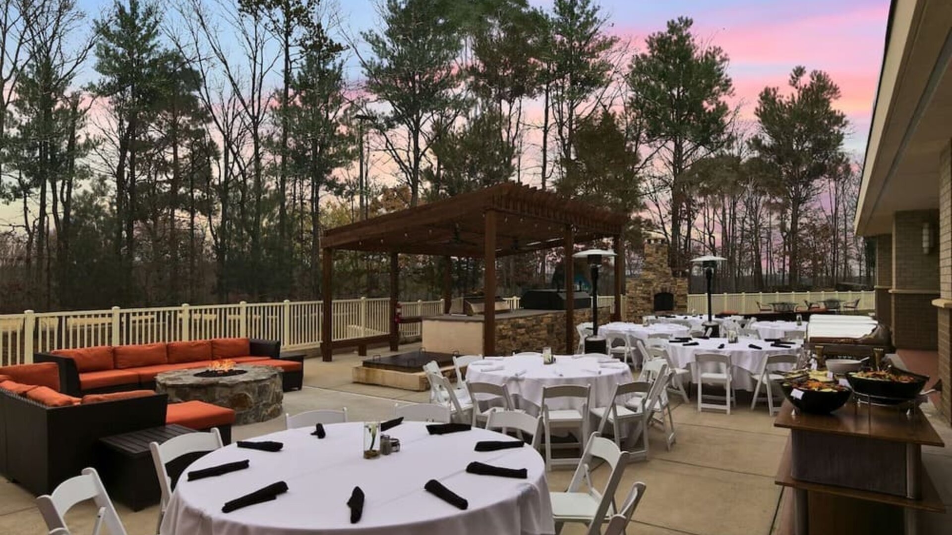 Courtyard suitable as workspace at Embassy Suites By Hilton Charlotte-Concord-Golf Resort & Spa.