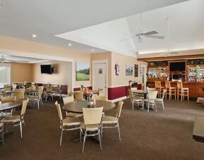 Dining area perfect for coworking at Embassy Suites By Hilton Charlotte-Concord-Golf Resort & Spa.