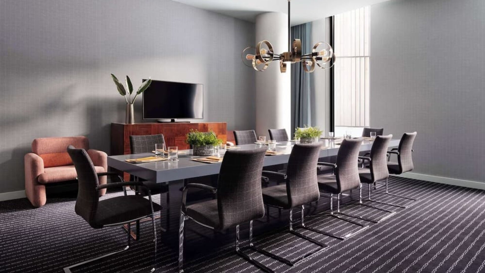 Professional meeting room at Graduate New York.