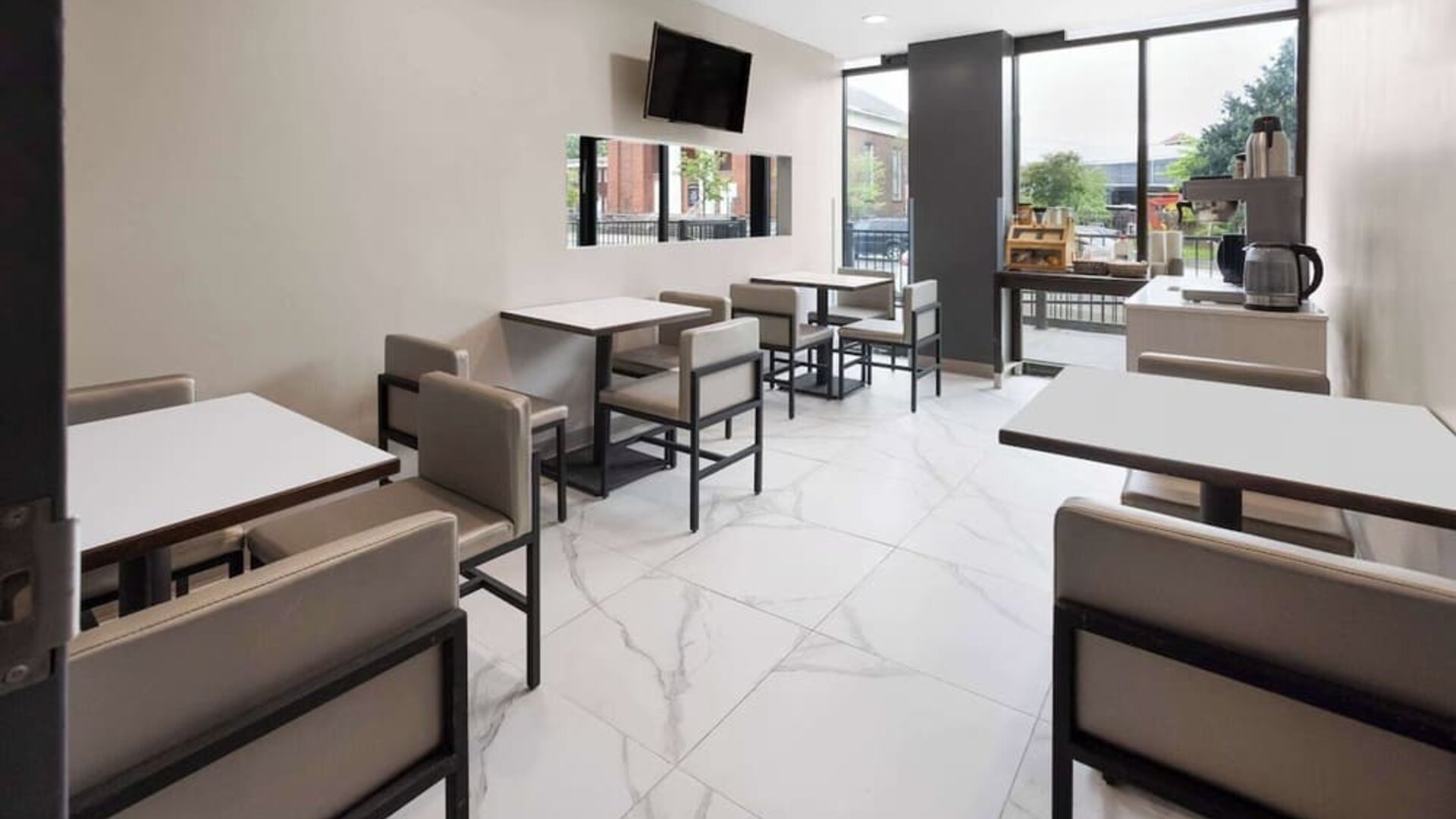 Dining area with comfortable seating, perfect for co-working at Days Inn By Wyndham Staten Island.