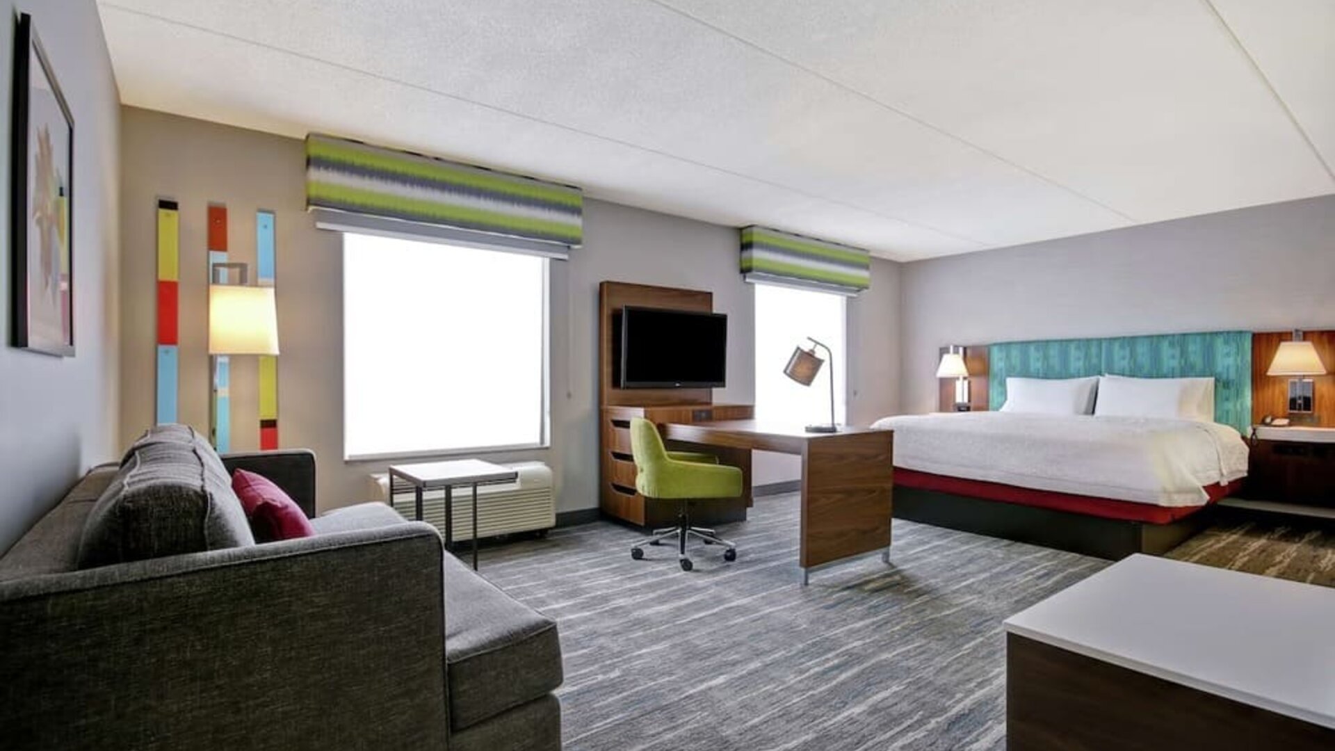 King room at Hampton Inn And Suites Guelph.