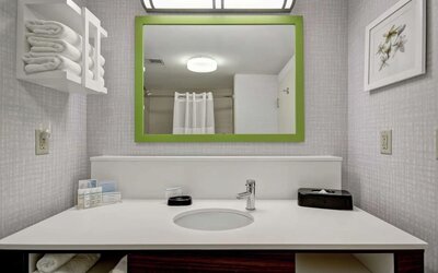 King room at Hampton Inn And Suites Guelph.