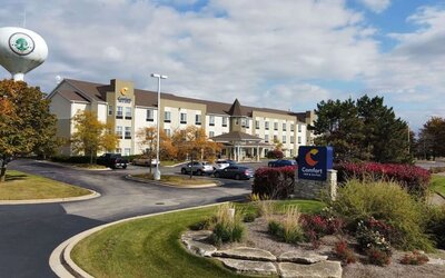Hotel exterior at Comfort Inn & Suites Geneva - West Chicago.