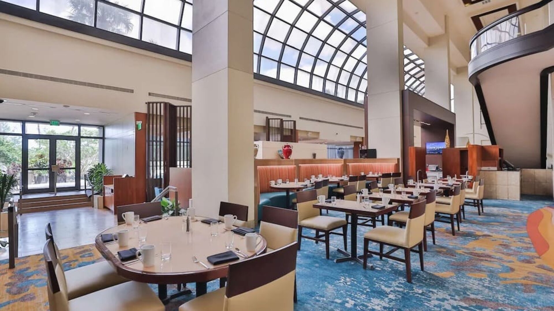 Dining area at Hilton Miami Airport Blue Lagoon.