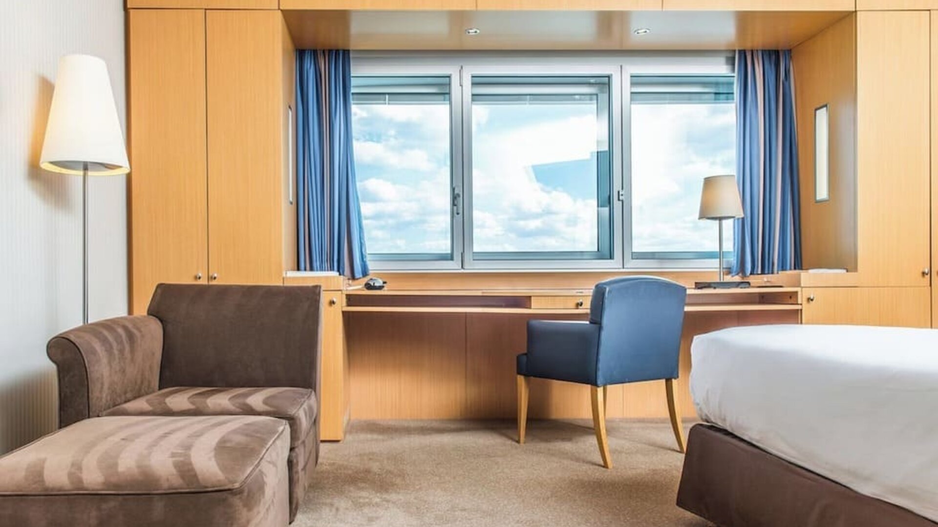 Day use room at Sheraton Paris Charles De Gaulle Airport Hotel.