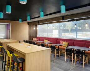 Coworking space at Tru By Hilton Atlanta Northlake Parkway.