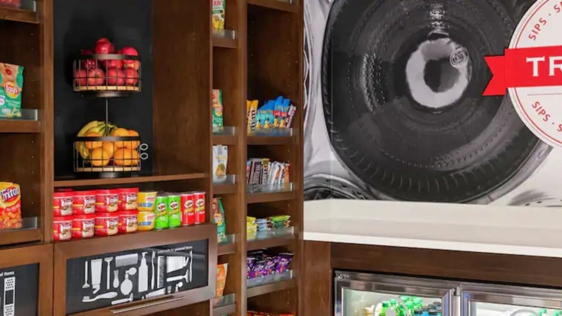 Reception desk and snack bar at Hampton By Hilton Cusco.