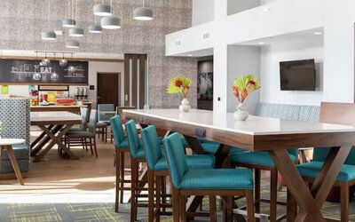 Coworking space at Hampton By Hilton Cusco.