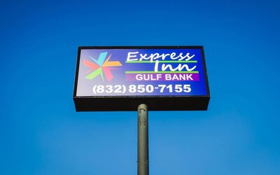 Property lettering at Express Inn Gulf Bank.