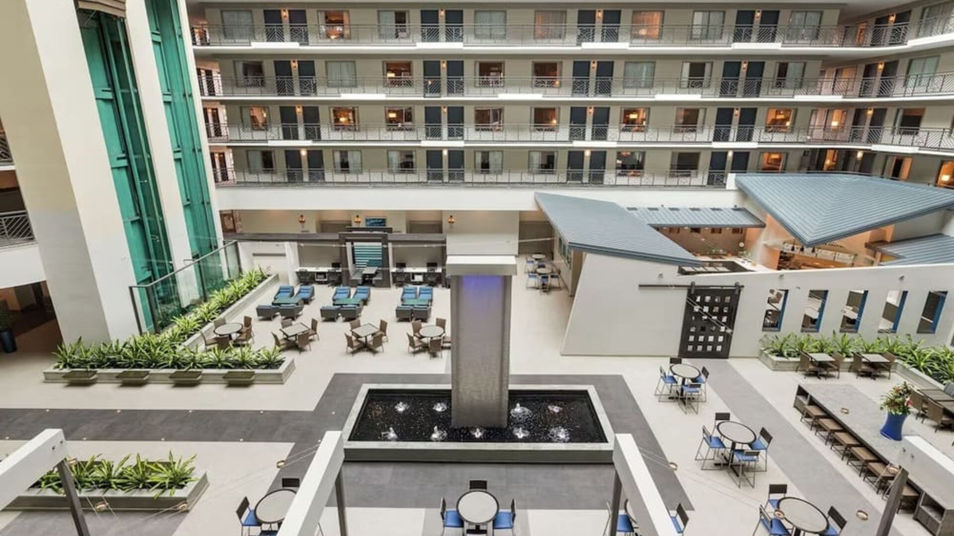 Dining area, workspace and lounge at Embassy Suites By Hilton Miami - International Airport.