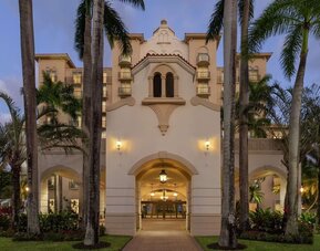 Entrance at Embassy Suites By Hilton Miami - International Airport.