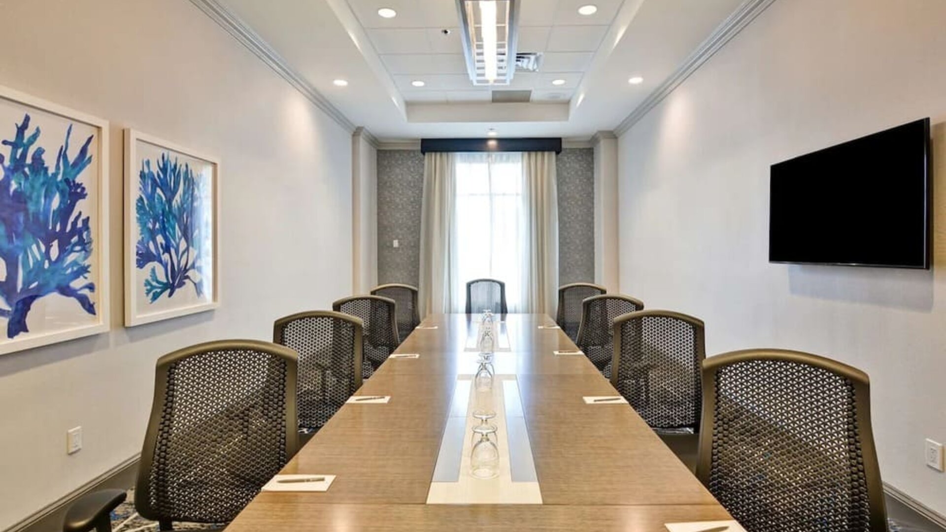 Professional meeting room at Embassy Suites By Hilton Miami - International Airport.
